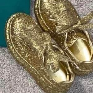 Kids Alexander McQueen’s, glittery gold. Fits little girls size 10